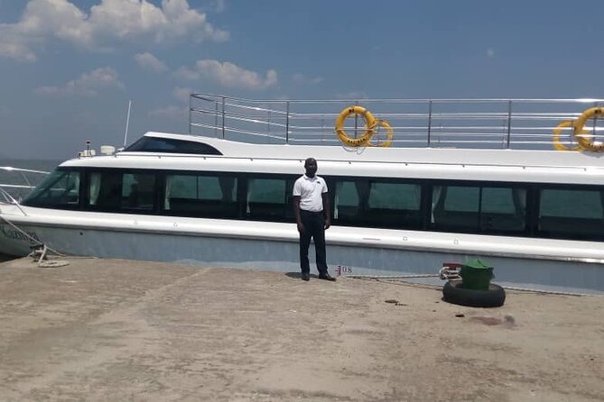 3 Days Best of Queen Elizabeth National Park Wildlife Tour - The Kazinga Channel cruise brings the park to the water