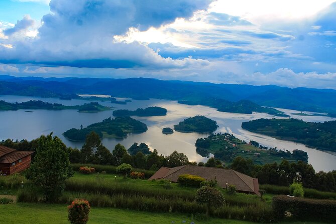 4 Days Gorilla tracking Tour in Uganda - Guides, service, and the human side of the trip
