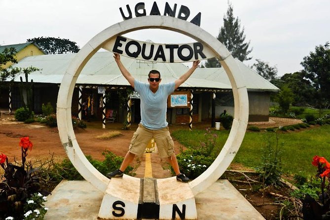 A Tour To Uganda Equator - Lunch, photographs, and time to browse
