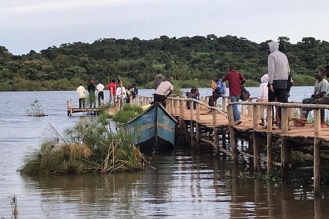 Fishing Village Food Tour & Luwombo Stop - Or take a quieter break beside the lake
