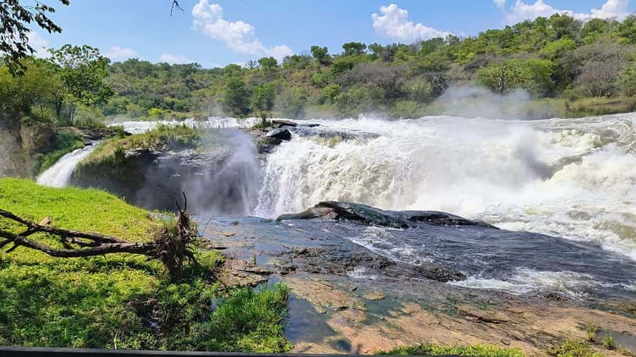 Kampala: 3-Day Murchison Falls Safari - The early road from Kampala to Luwero and Masindi
