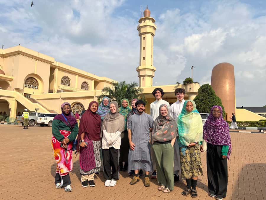The best Kampala walking experience tour - Owino Market and the sound of working Kampala