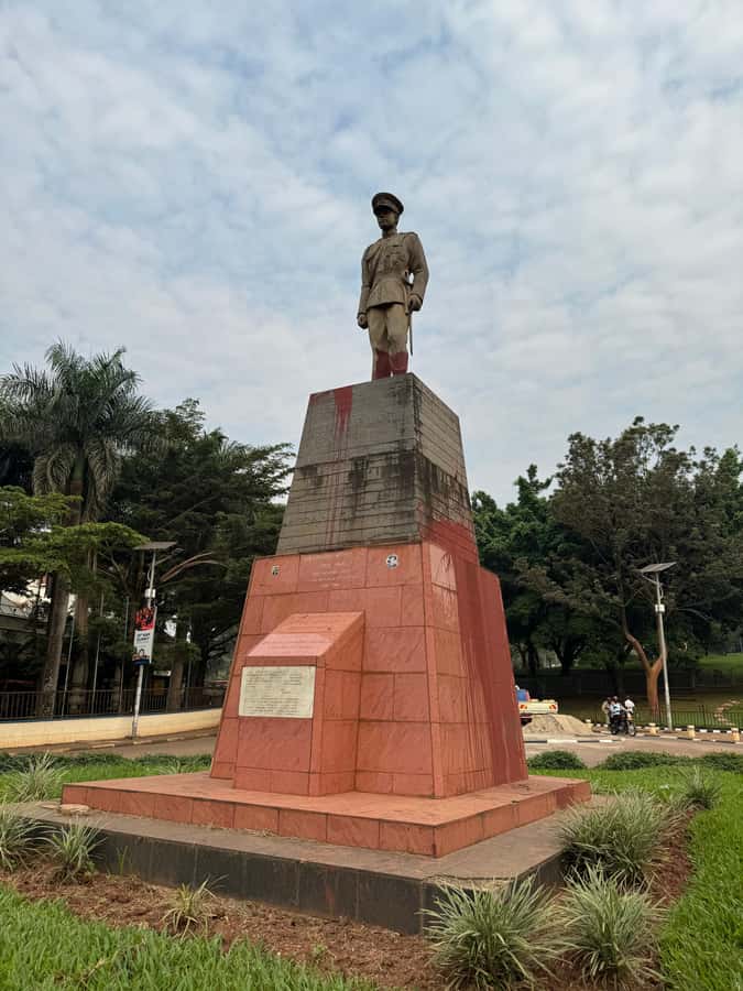 The best Kampala walking experience tour - The Rolex snack is part of the lesson